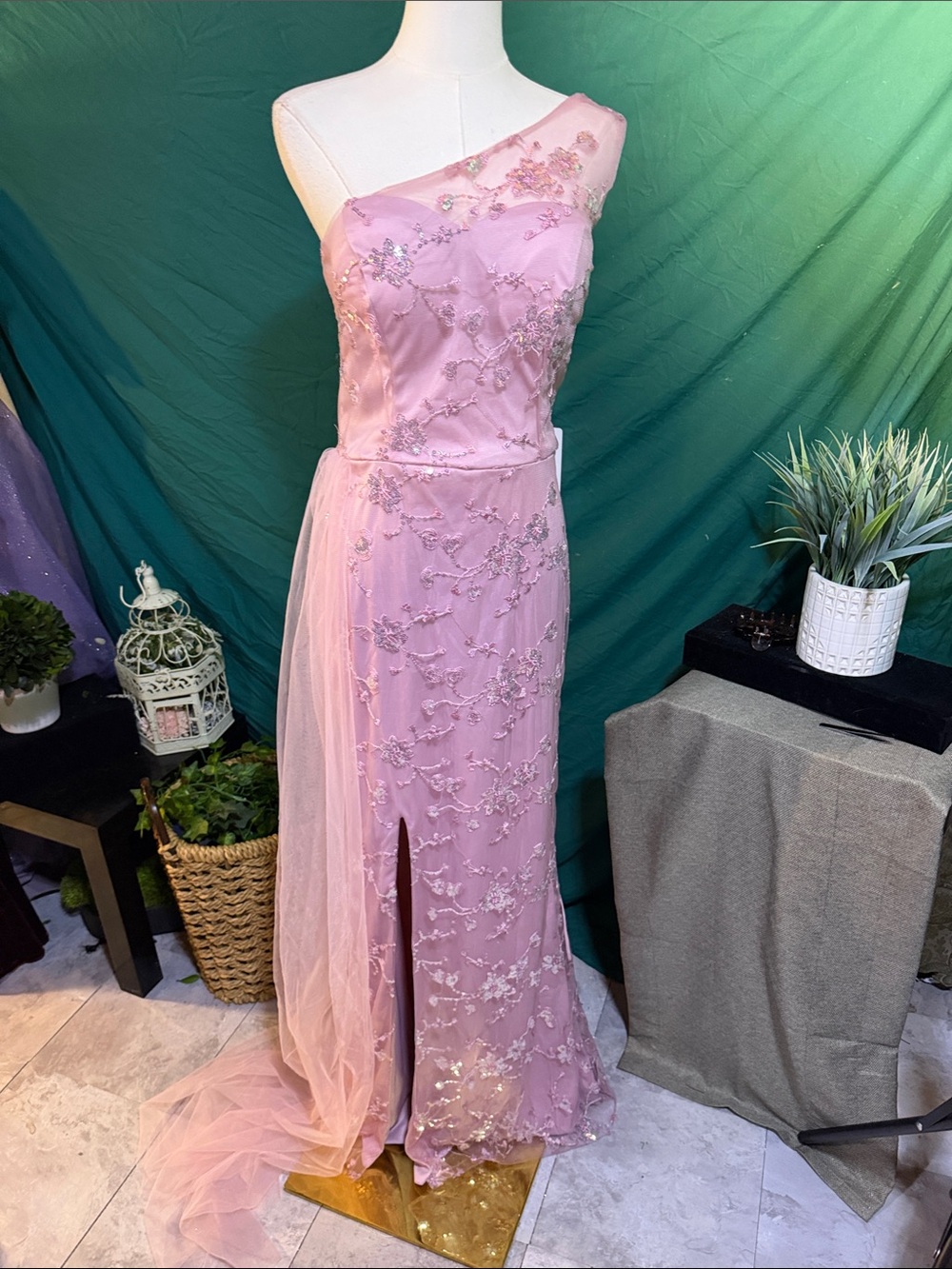 Elegant One-Shoulder Evening Dress in Light Pink
